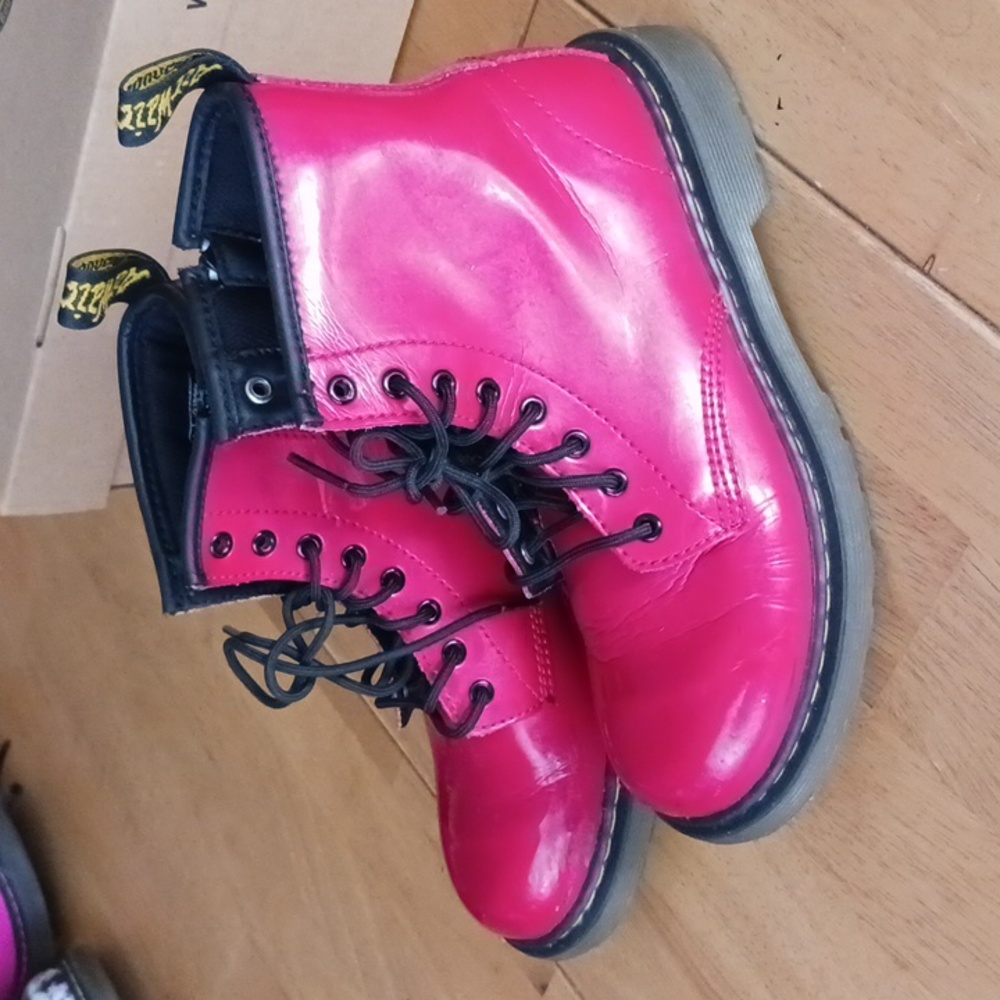 Vintage Dr. Martens 1460 Delaney boots. Little girl's size 3 USA. RED.